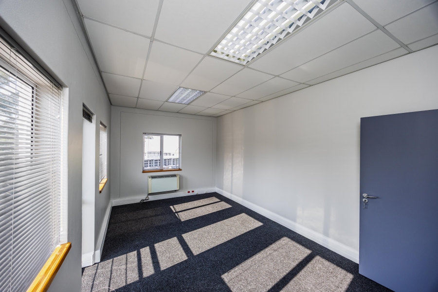 To Let Commercial Property for Rent in Selborne Eastern Cape